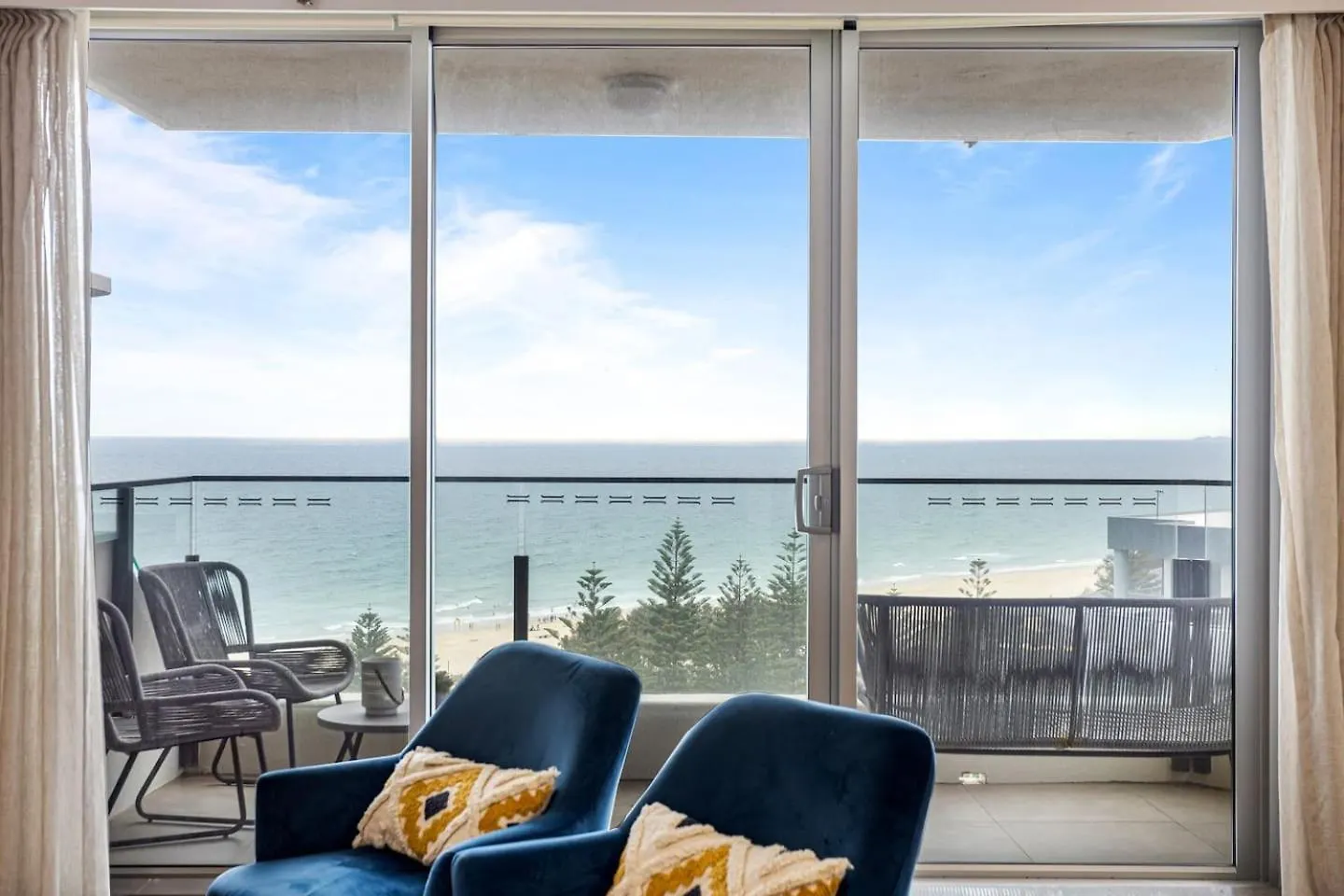 Ocean'S 14Th - Beachfront Resort-Style Living Gold Coast Apartment